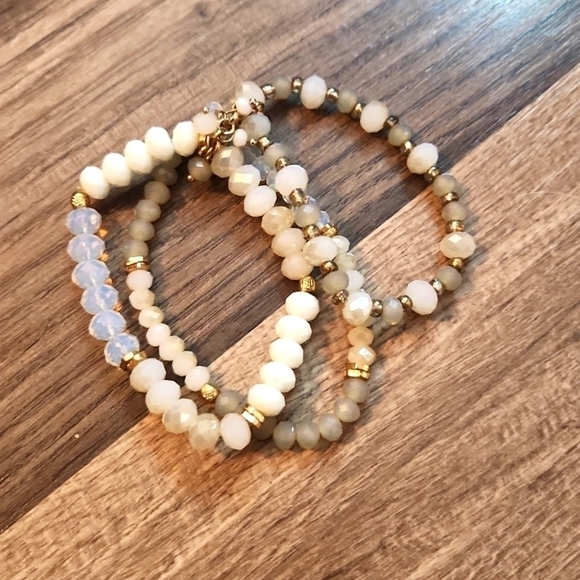 Pearl Stone Colored  Beaded Bracelet NEW - Picture 1 of 5